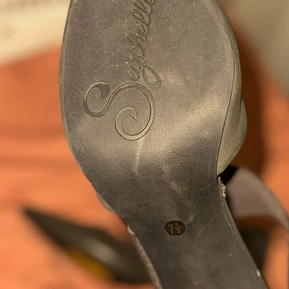 Seychelles Gray High Heels - Picture 11 of 13